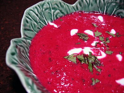 Atún con Verduritas sobre puré de remolacha - Fruta